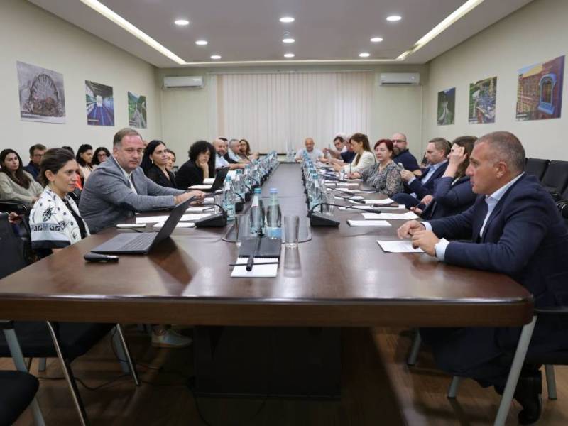 ინფრასტრუქტურის სამინისტროში ცაგერის კულტურის ცენტრის, კომაროვის სკოლის პანსიონისა და...